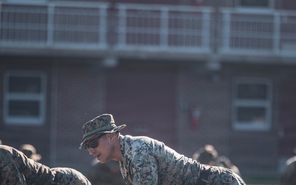 26th MEU Command Element conducts six-mile conditioning hike