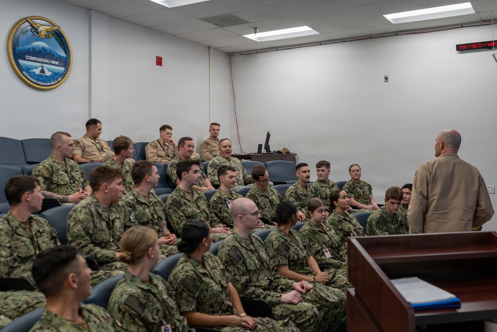 Midshipmen from NROTC units across the country visit the Pacific Northwest