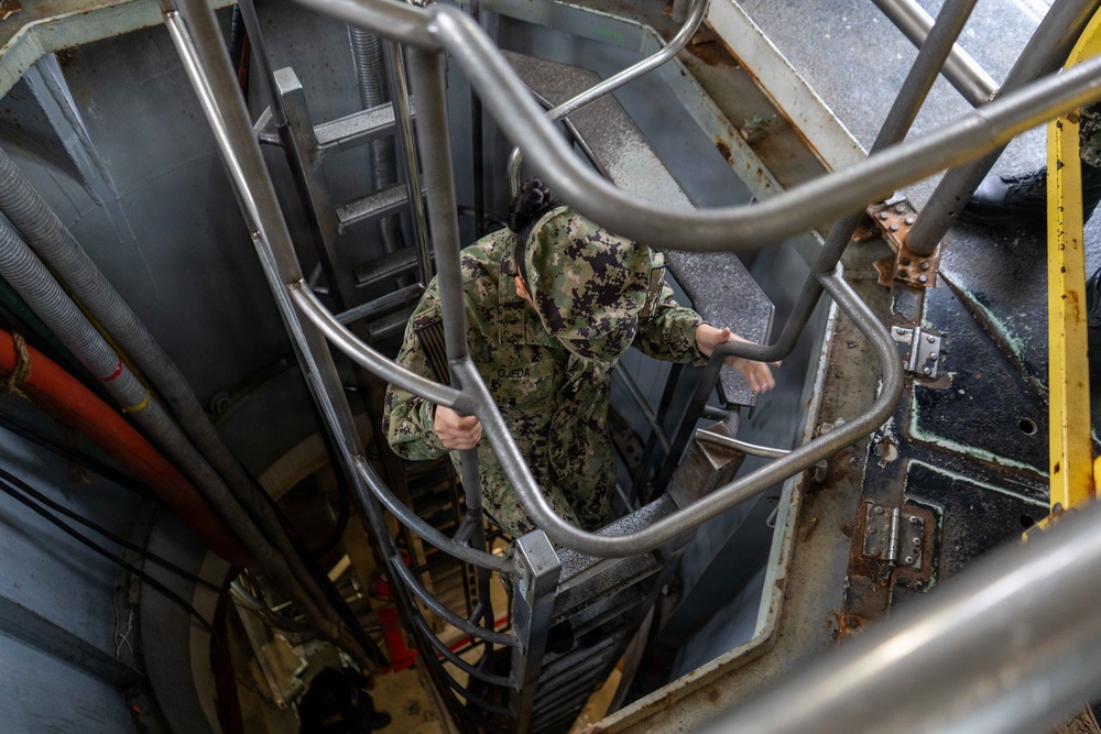 Midshipmen from NROTC units across the country visit the Pacific Northwest