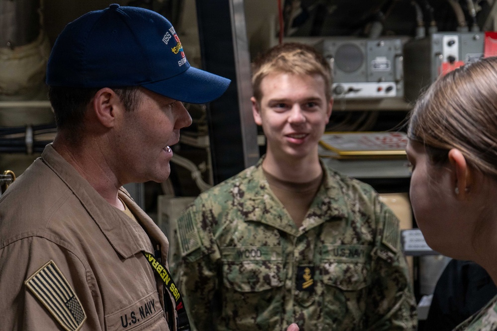 Midshipmen from NROTC units across the country visit the Pacific Northwest