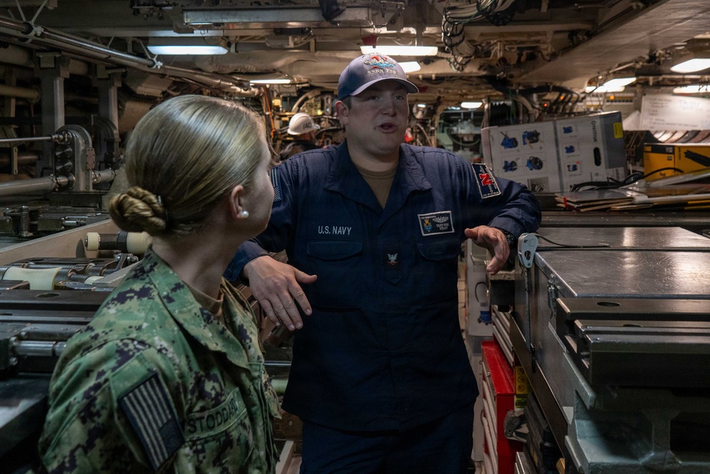 Midshipmen from NROTC units across the country visit the Pacific Northwest
