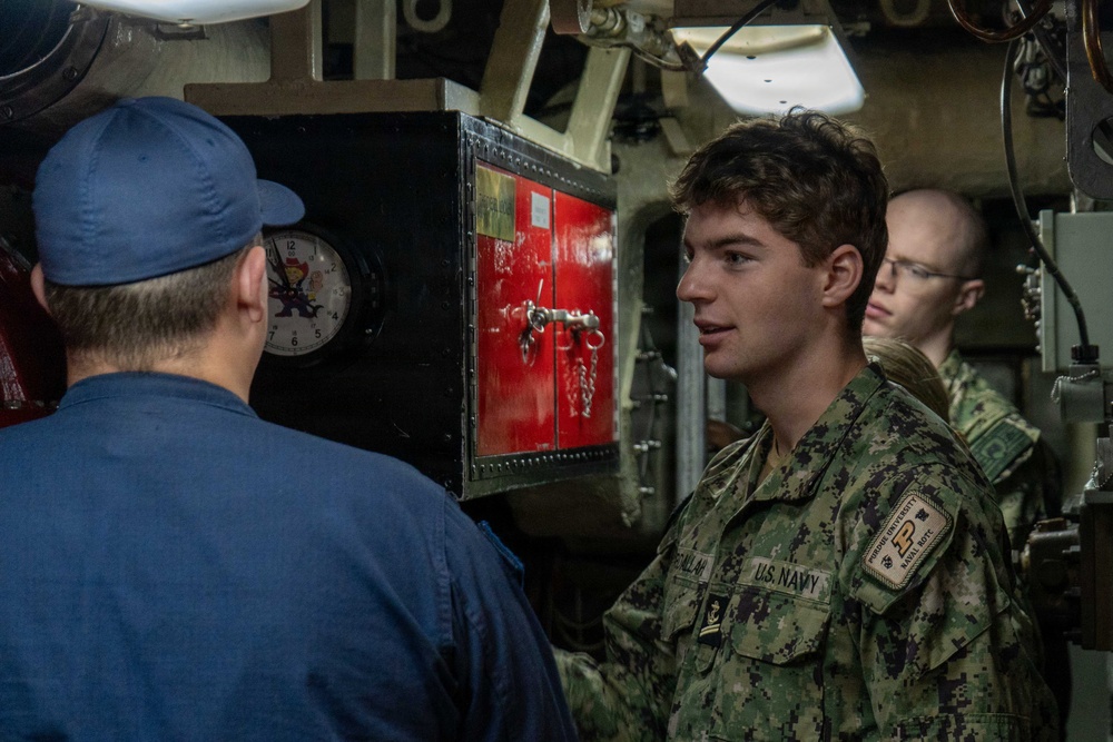 Midshipmen from NROTC units across the country visit the Pacific Northwest