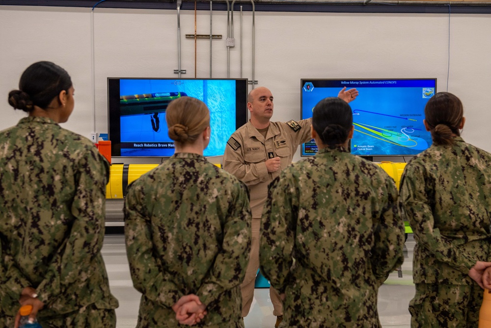 Midshipmen from NROTC units across the country visit the Pacific Northwest