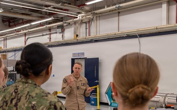 Midshipmen from NROTC units across the country visit the Pacific Northwest