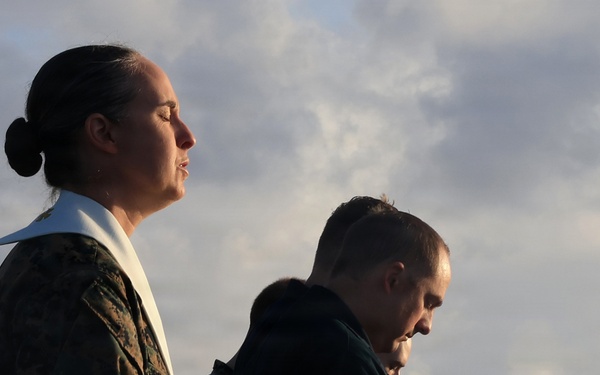 USS Iwo Jima (LHD 7) Holds a Sunday Sunrise Service