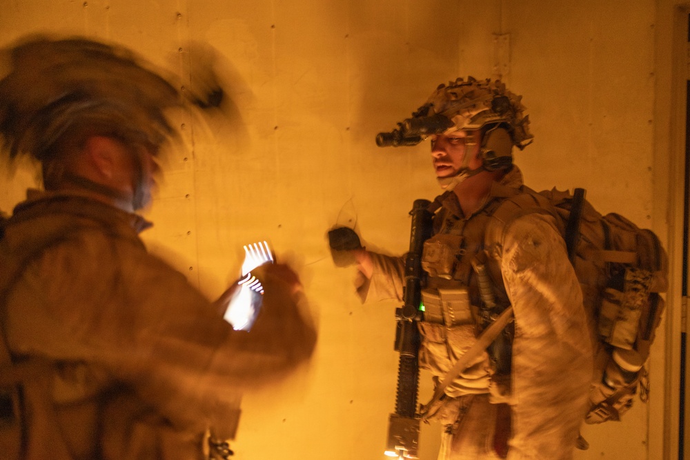 Marines with V2/5 conduct EOTG Vertical Assault Course