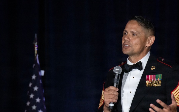 SMMC Ruiz attends Marine Corps Aviation Association awards banquet
