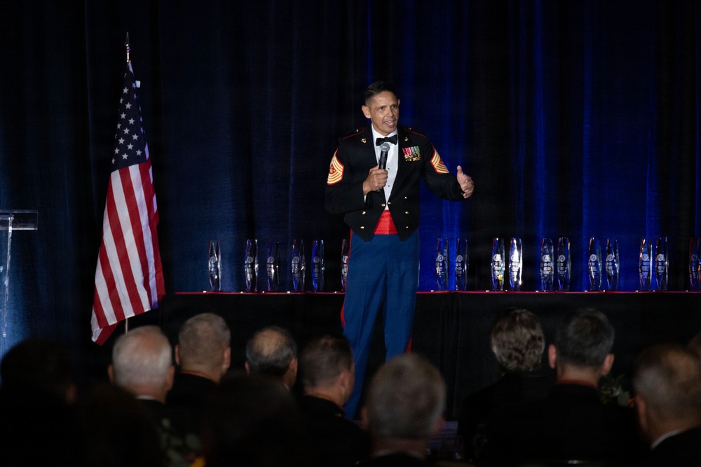 SMMC Ruiz attends Marine Corps Aviation Association awards banquet