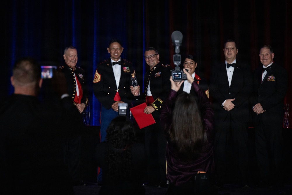 SMMC Ruiz attends Marine Corps Aviation Association awards banquet