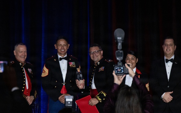 SMMC Ruiz attends Marine Corps Aviation Association awards banquet