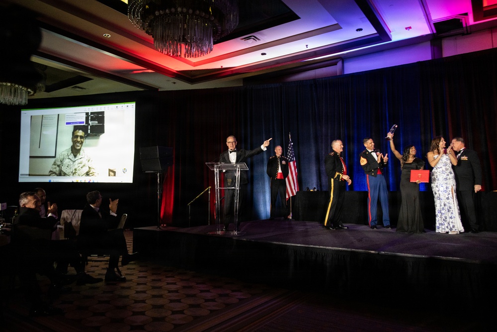 SMMC Ruiz attends Marine Corps Aviation Association awards banquet