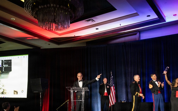 SMMC Ruiz attends Marine Corps Aviation Association awards banquet