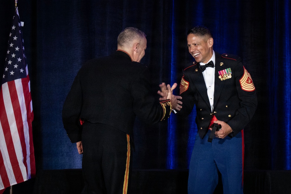 SMMC Ruiz attends Marine Corps Aviation Association awards banquet