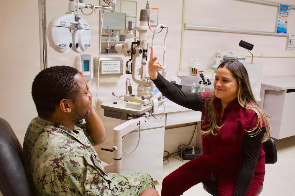 Naval Hospital Twentynine Palms hosts WesternU optometry students for clinical training