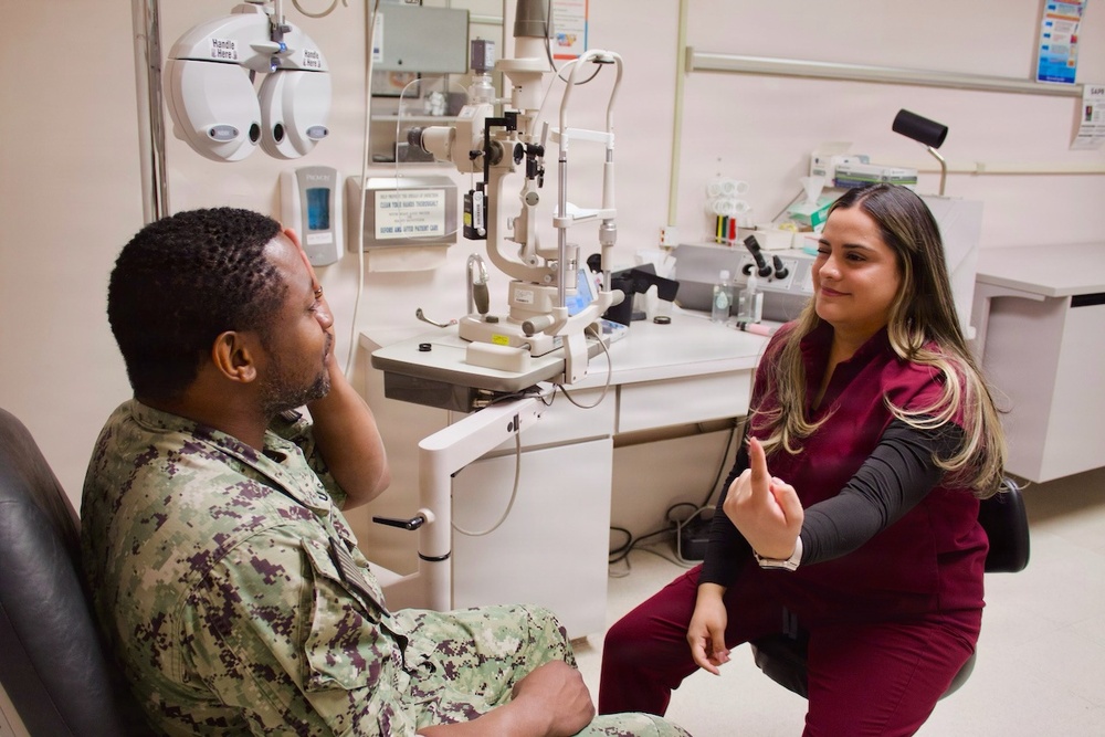 Naval Hospital Twentynine Palms hosts WesternU optometry students for clinical training