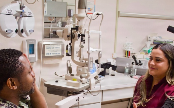 Naval Hospital Twentynine Palms hosts WesternU optometry students for clinical training
