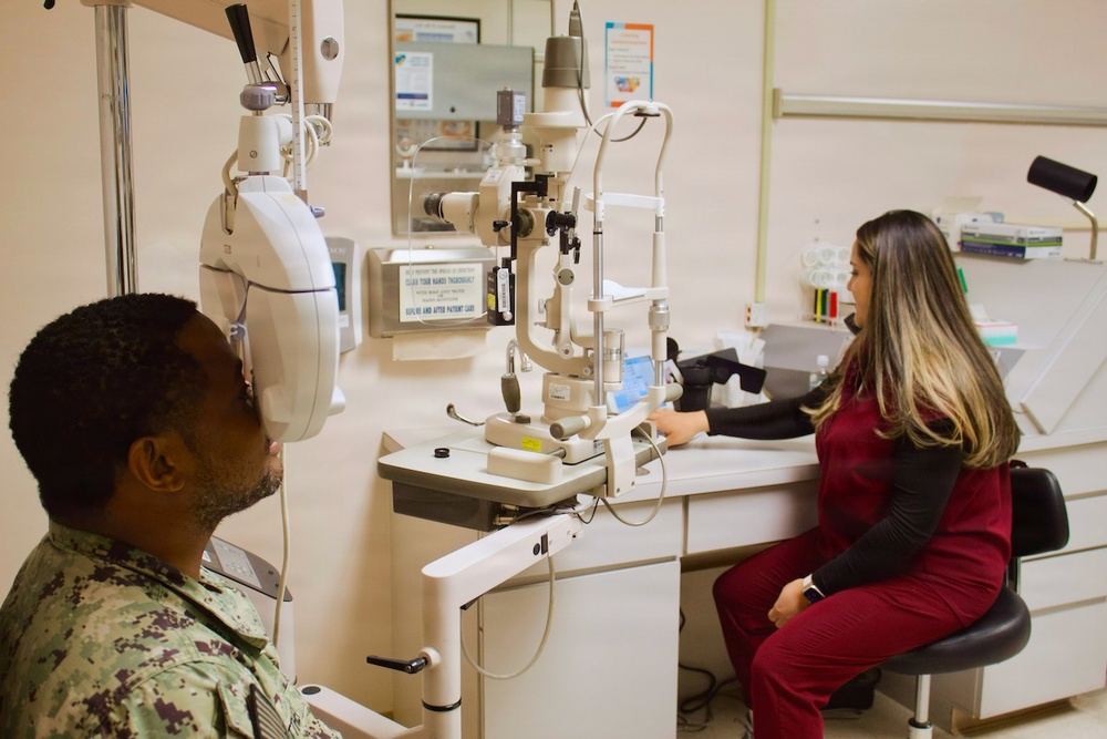 Naval Hospital Twentynine Palms hosts WesternU optometry students for clinical training