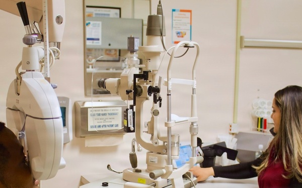 Naval Hospital Twentynine Palms hosts WesternU optometry students for clinical training