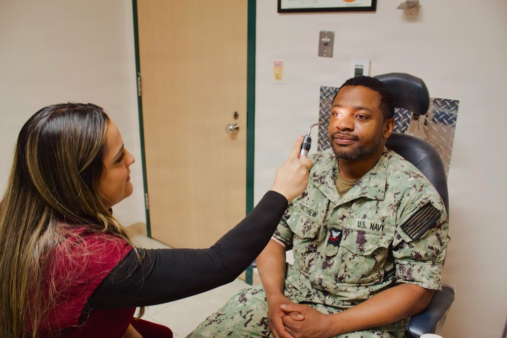 Naval Hospital Twentynine Palms hosts WesternU optometry students for clinical training