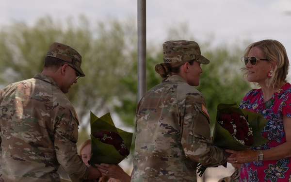 1AD Hosts a Farewell and Retreat ceremony for Division Senior Leaders and their Families