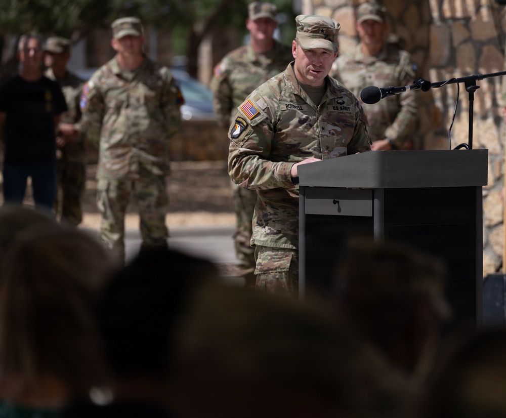 1AD Hosts a Farewell and Retreat ceremony for Division Senior Leaders and their Families