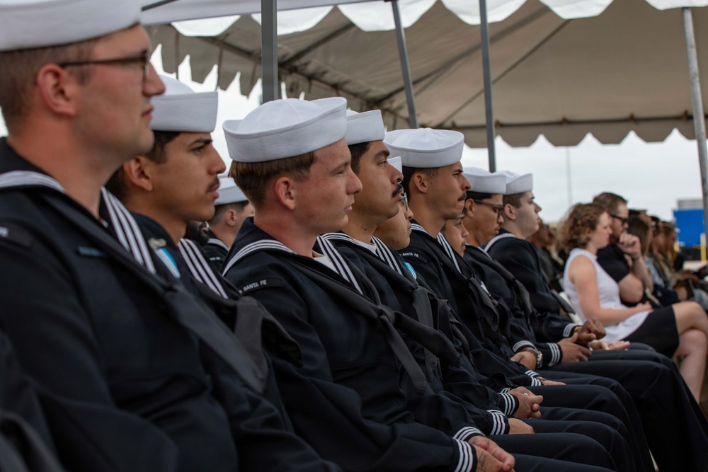 USS Santa Fe Holds Change of Command