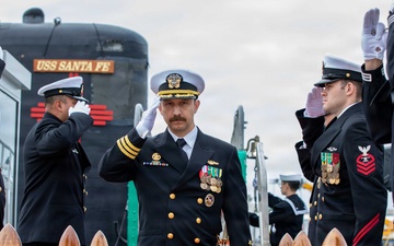 USS Santa Fe Holds Change of Command