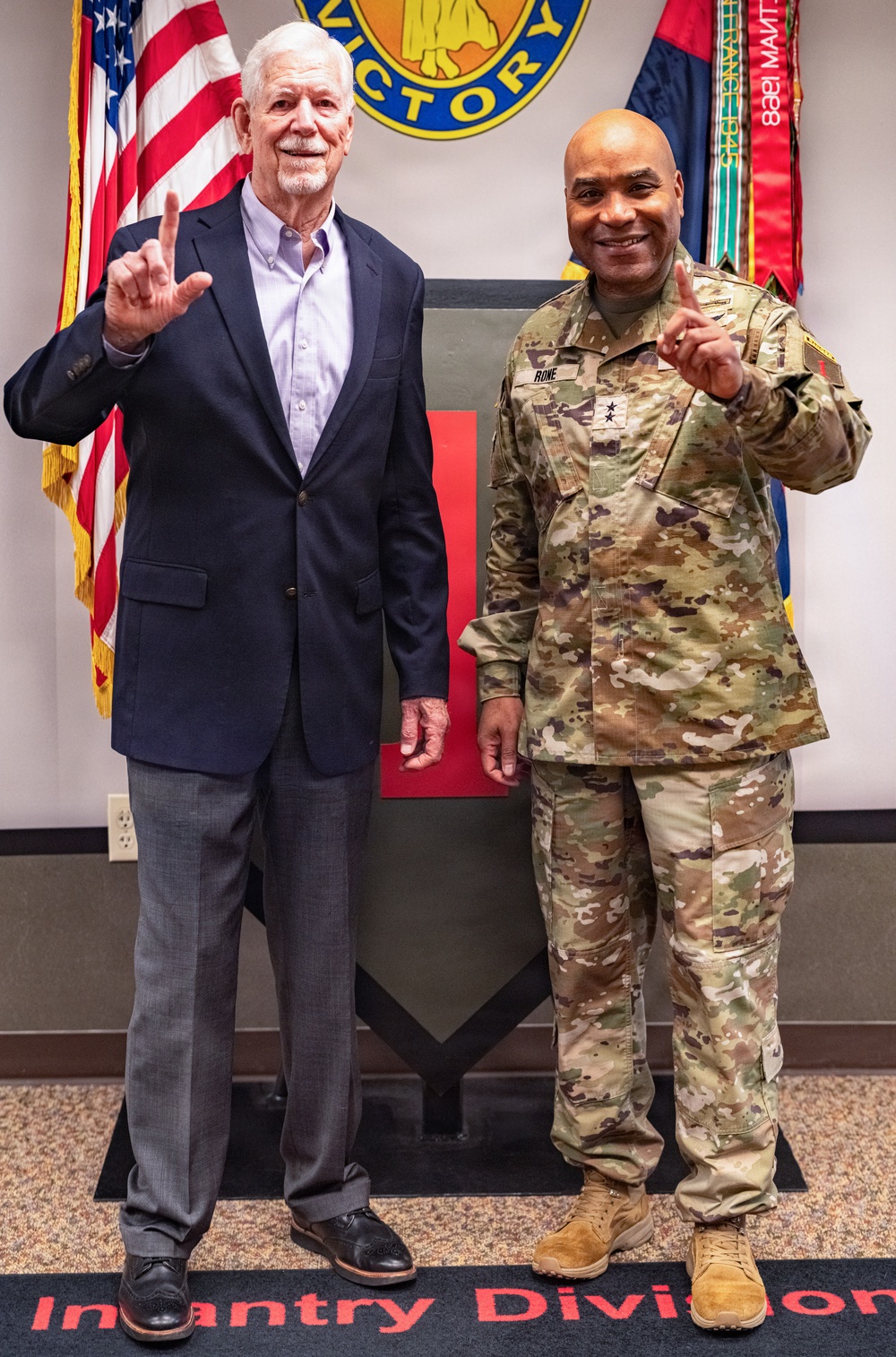 Gen. Richard B. Myer, USAF Ret. conducts an LPD Seminar at Victory Hall