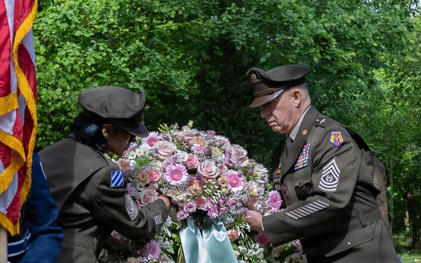 German-American community honors children buried at Kaiserslautern Kindergraves memorial