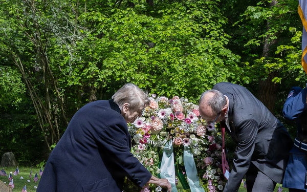 German-American community honors children buried at Kaiserslautern Kindergraves memorial