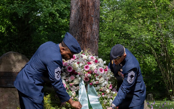German-American community honors children buried at Kaiserslautern Kindergraves memorial