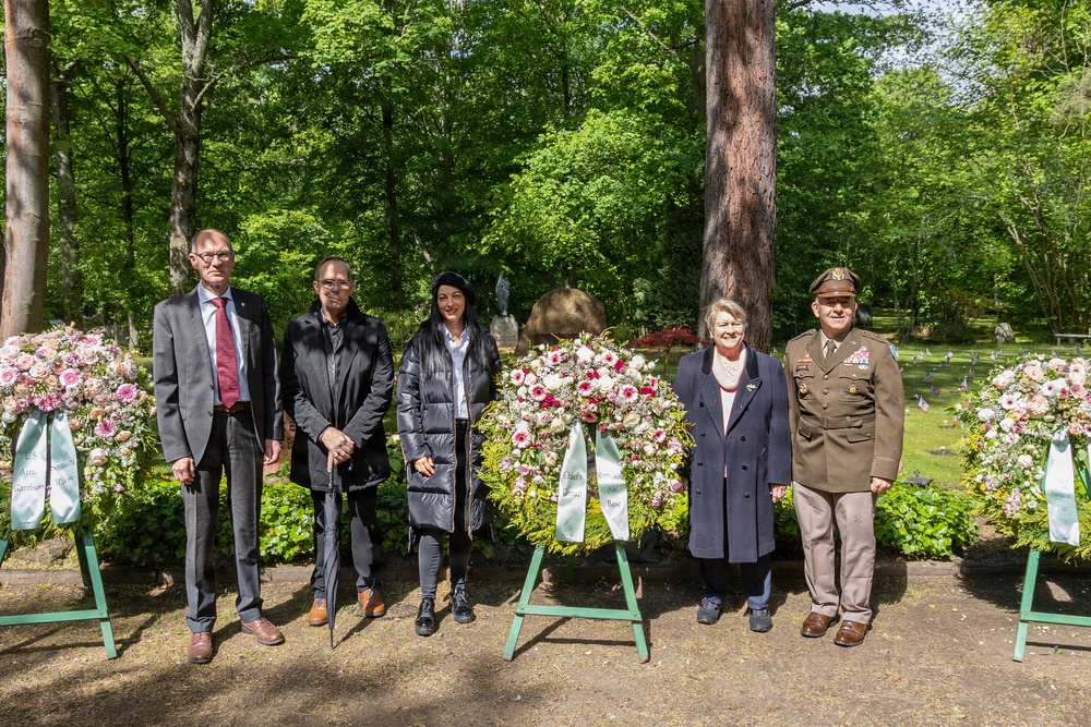German-American community honors children buried at Kaiserslautern Kindergraves memorial