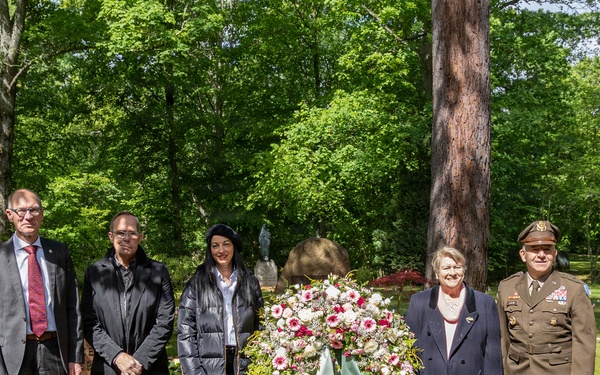 German-American community honors children buried at Kaiserslautern Kindergraves memorial