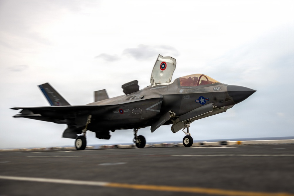 11th MEU Marines, Sailors Conduct Flight Operations Aboard USS Boxer