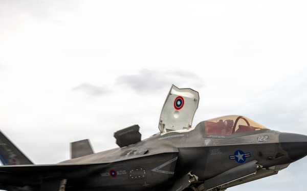11th MEU Marines, Sailors Conduct Flight Operations Aboard USS Boxer