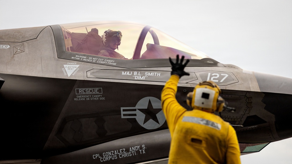 11th MEU Marines, Sailors Conduct Flight Operations Aboard USS Boxer