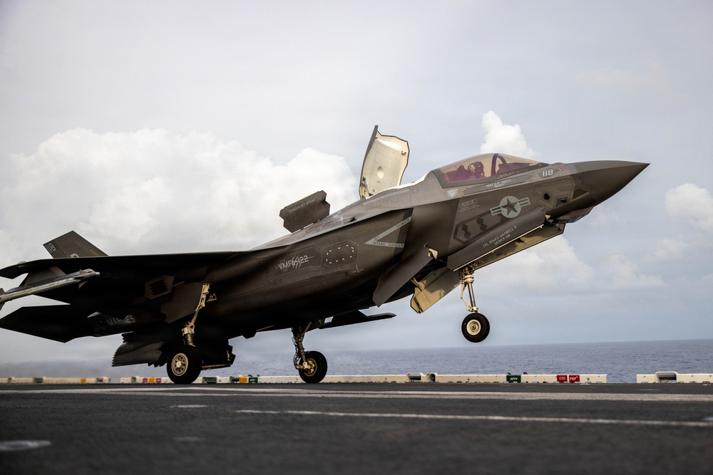 11th MEU Marines, Sailors Conduct Flight Operations Aboard USS Boxer