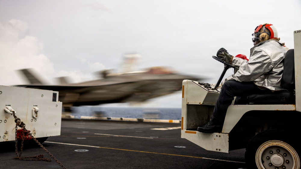 11th MEU Marines, Sailors Conduct Flight Operations Aboard USS Boxer