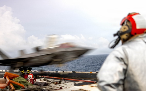 11th MEU Marines, Sailors Conduct Flight Operations Aboard USS Boxer