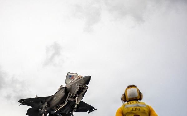 11th MEU Marines, Sailors Conduct Flight Operations Aboard USS Boxer