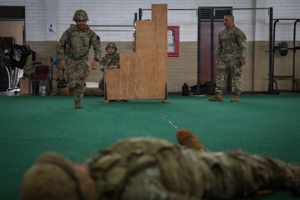 Task Force Oahu conducts combat life saver training and certification