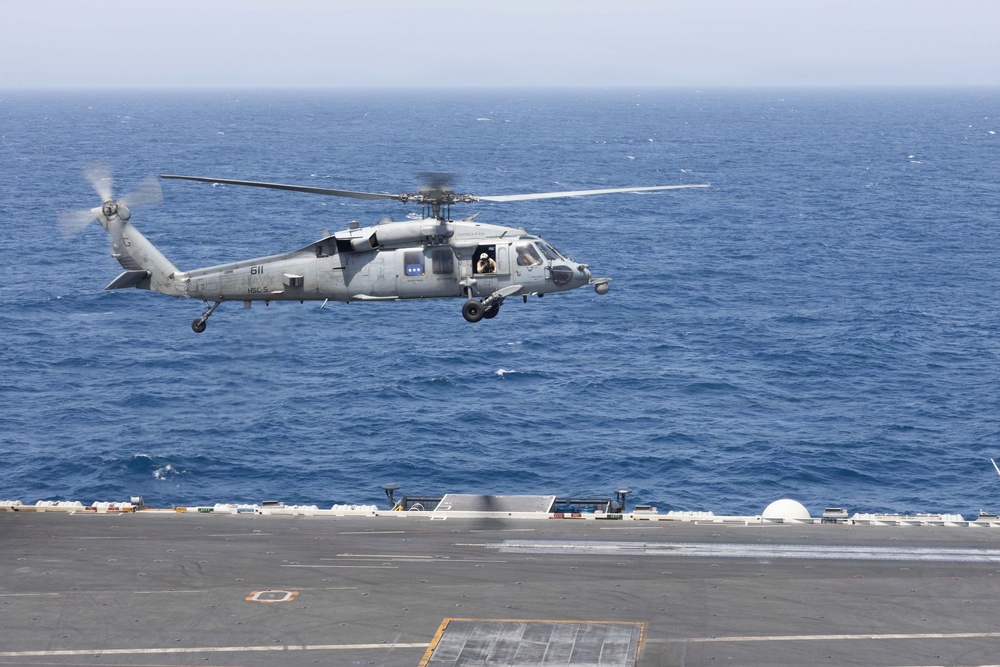 USS George H. W. Bush (CVN 77) Hosts NAVCENT/5th Fleet Commander