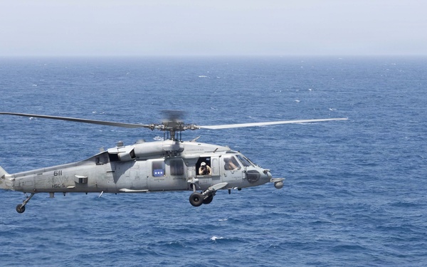 USS George H. W. Bush (CVN 77) Hosts NAVCENT/5th Fleet Commander