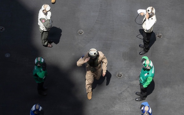USS George H. W. Bush (CVN 77) Hosts NAVCENT/5th Fleet Commander
