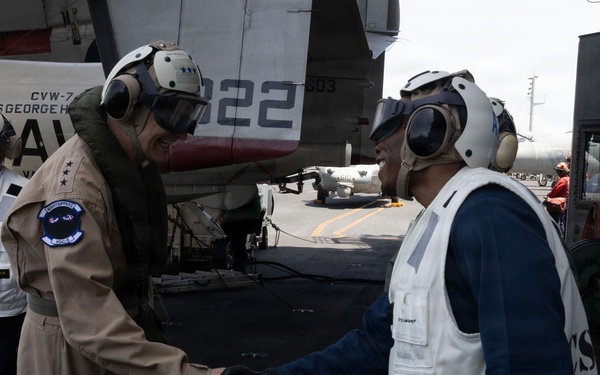 USS George H. W. Bush (CVN 77) Hosts NAVCENT/5th Fleet Commander