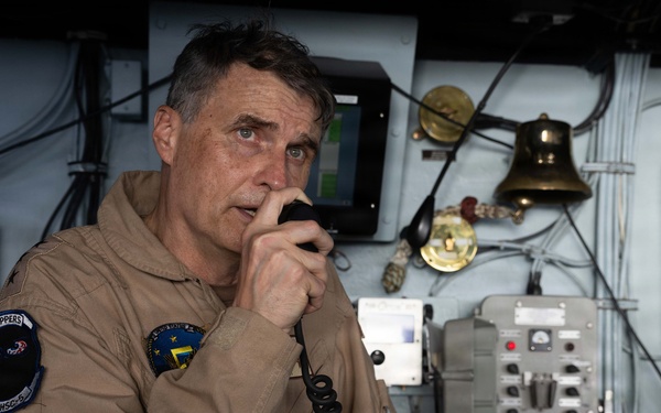 USS George H. W. Bush (CVN 77) Hosts NAVCENT/5th Fleet Commander