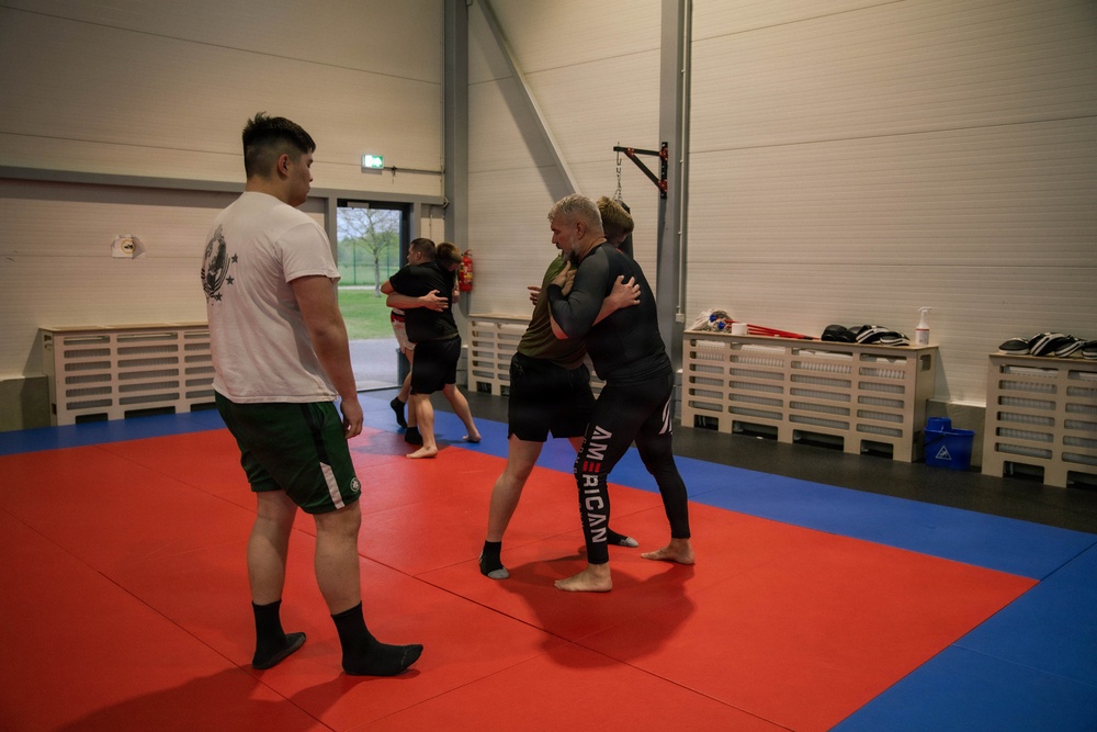 U.S. Army, Estonian Land Forces learn mixed martial arts from MMA Frontline Fighters