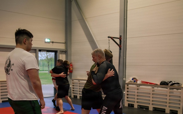 U.S. Army, Estonian Land Forces learn mixed martial arts from MMA Frontline Fighters