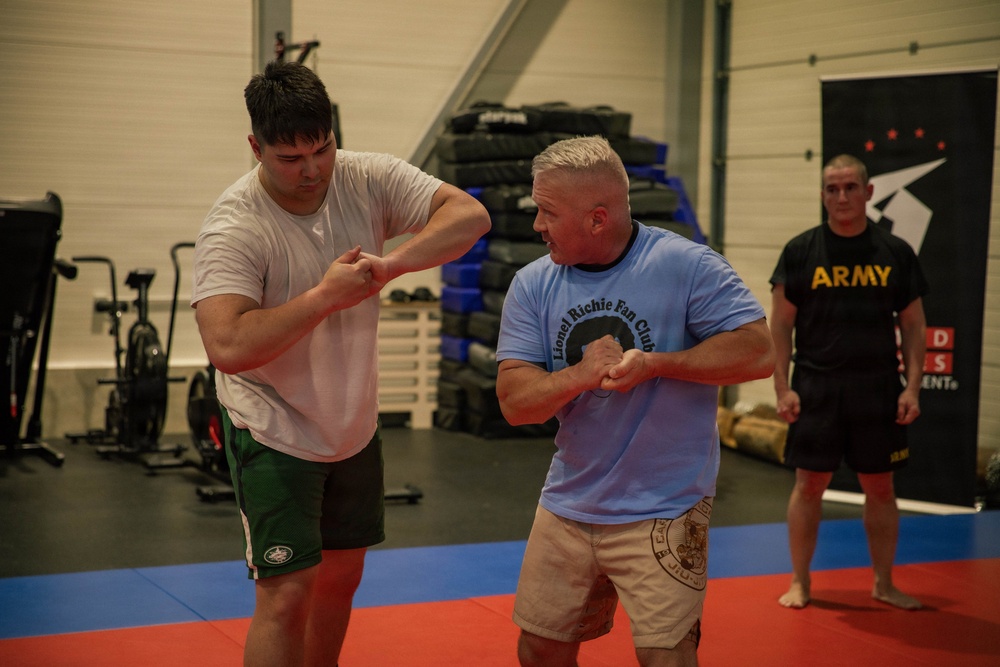 U.S. Army, Estonian Land Forces learn mixed martial arts from MMA Frontline Fighters