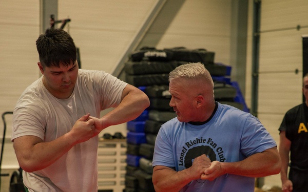 U.S. Army, Estonian Land Forces learn mixed martial arts from MMA Frontline Fighters
